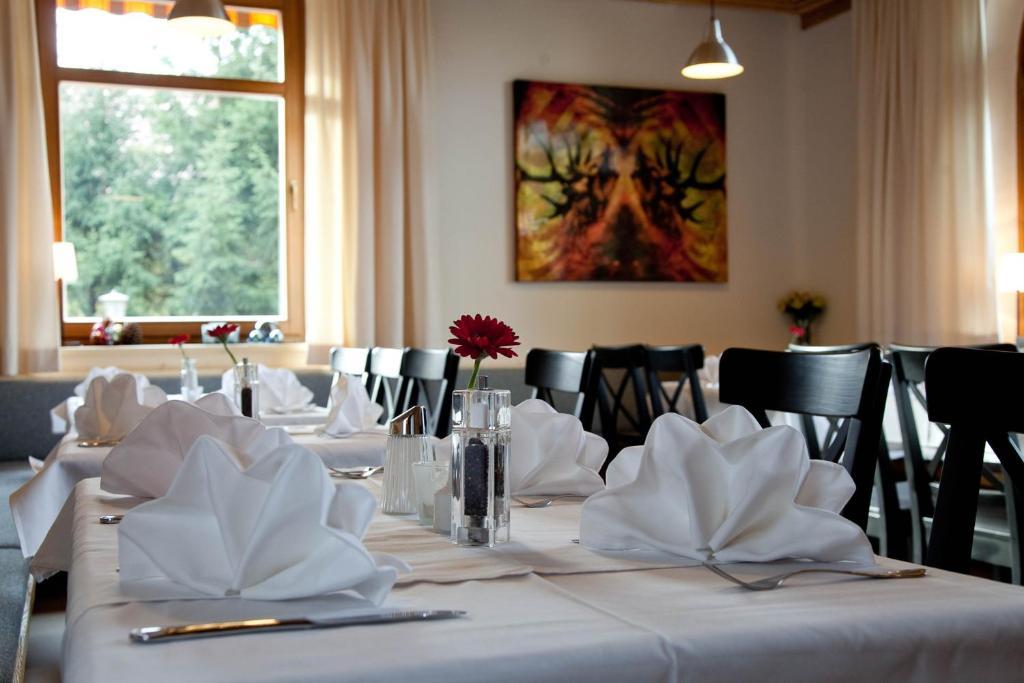 Hotel Gasthof Zum Kirchenwirt Puch bei Hallein Luaran gambar