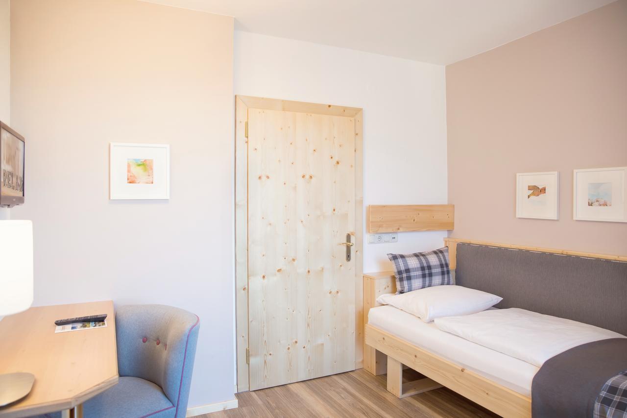 Hotel Gasthof Zum Kirchenwirt Puch bei Hallein Luaran gambar
