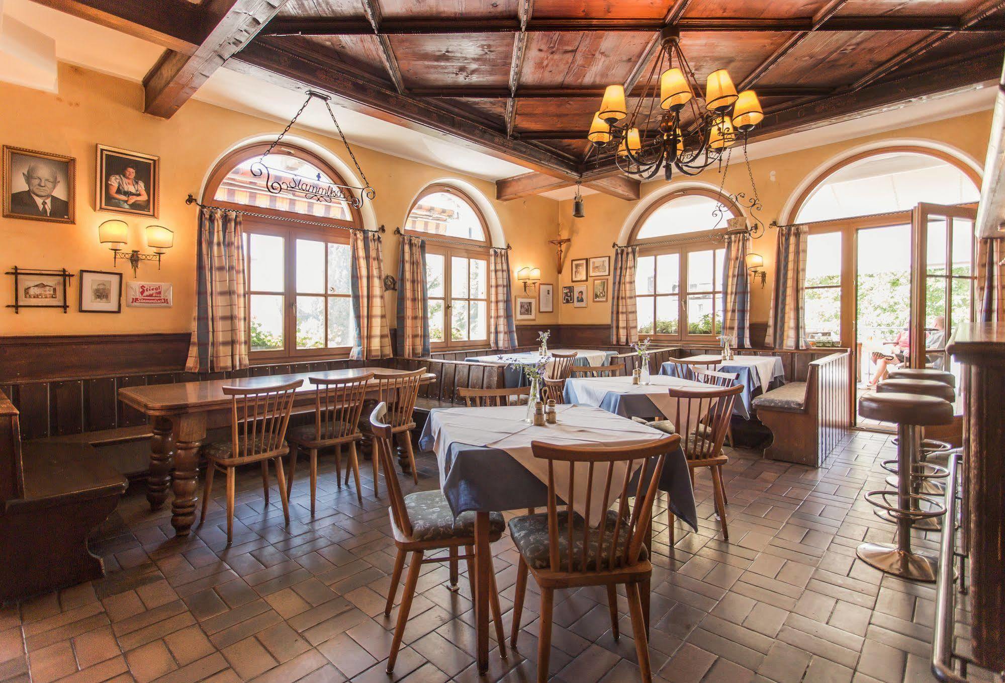 Hotel Gasthof Zum Kirchenwirt Puch bei Hallein Luaran gambar