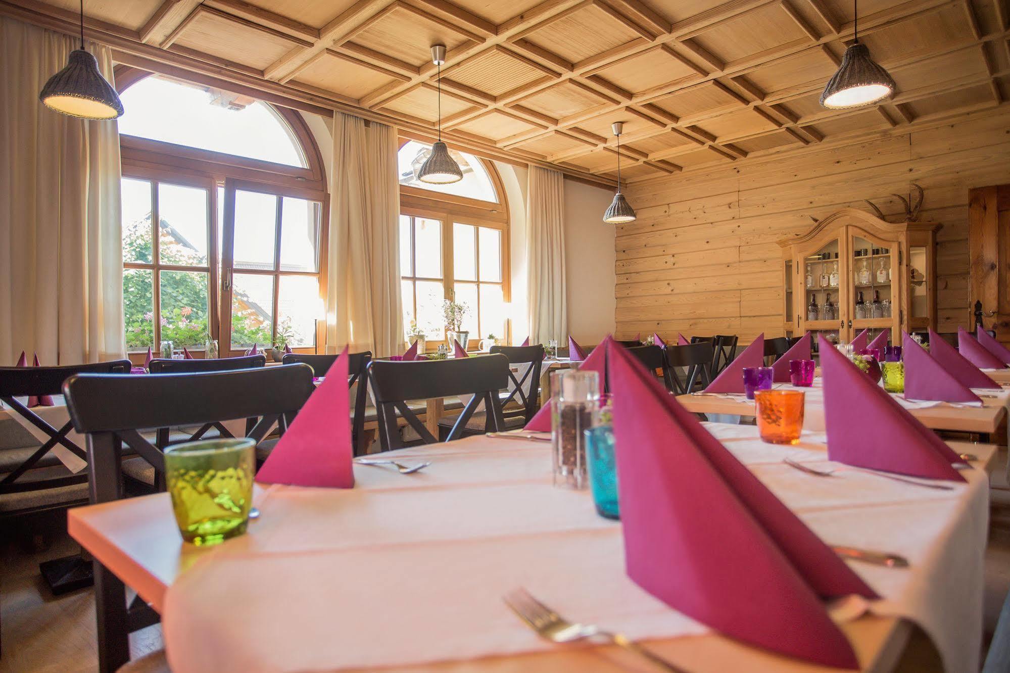 Hotel Gasthof Zum Kirchenwirt Puch bei Hallein Luaran gambar
