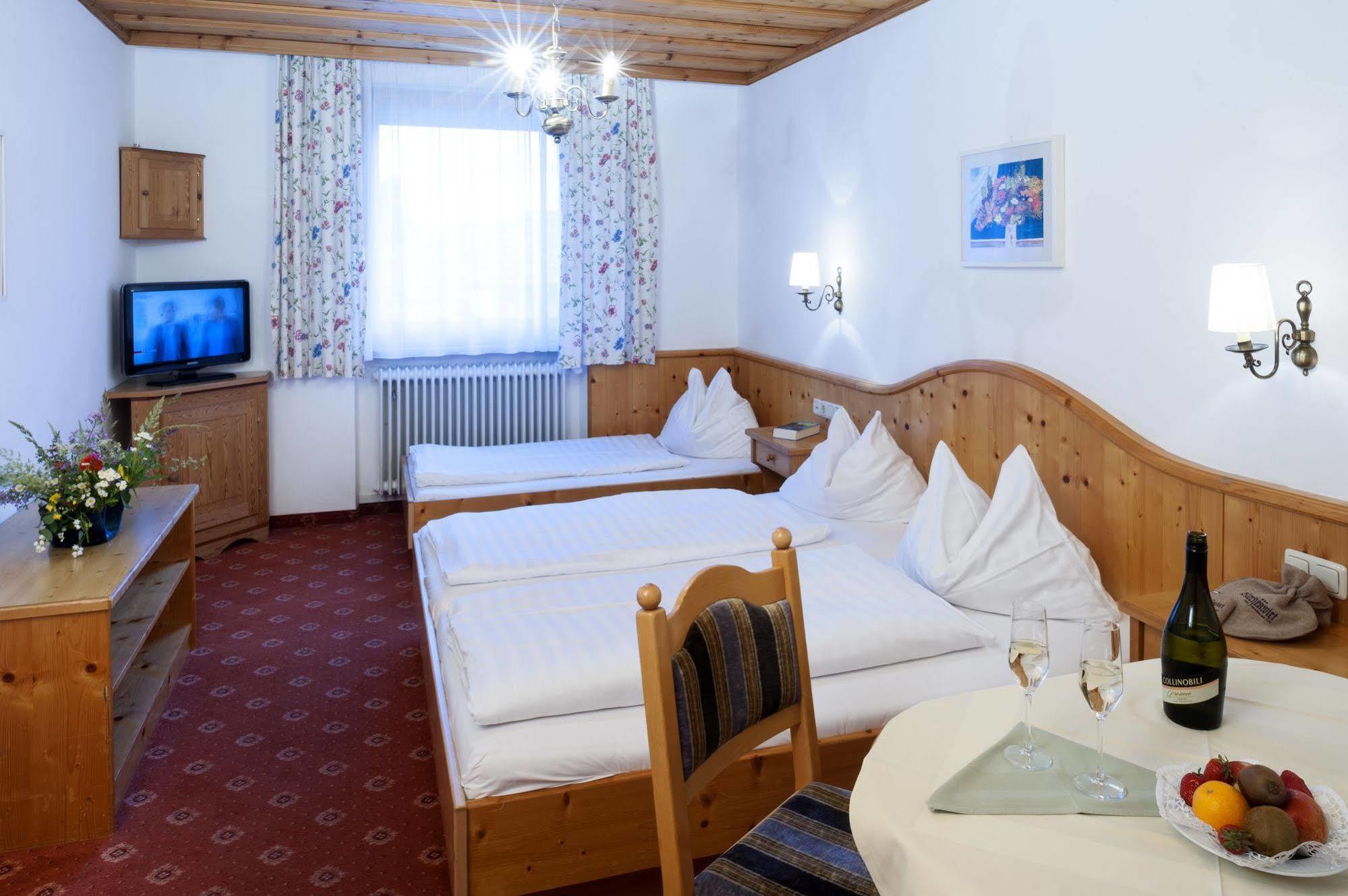 Hotel Gasthof Zum Kirchenwirt Puch bei Hallein Luaran gambar